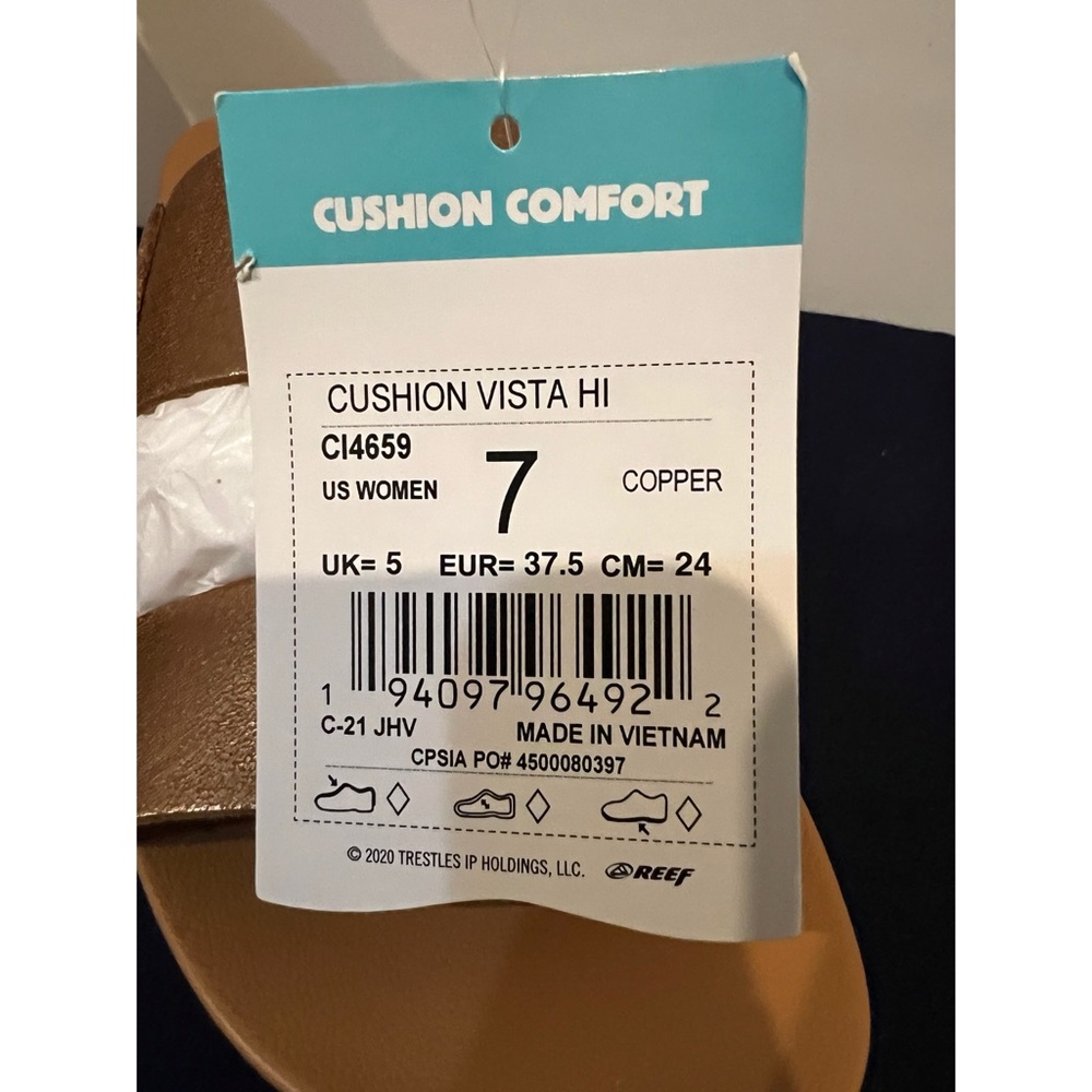 New in box Reef sandals. - Picture 4 of 12